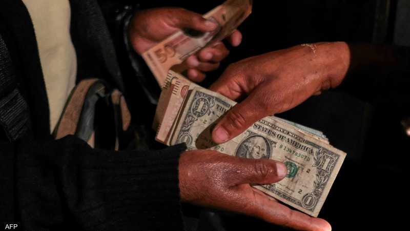 اقتصاد زيمبابوي - أوراق نقدية (الدولار الأميركي والزيمبابوي)
