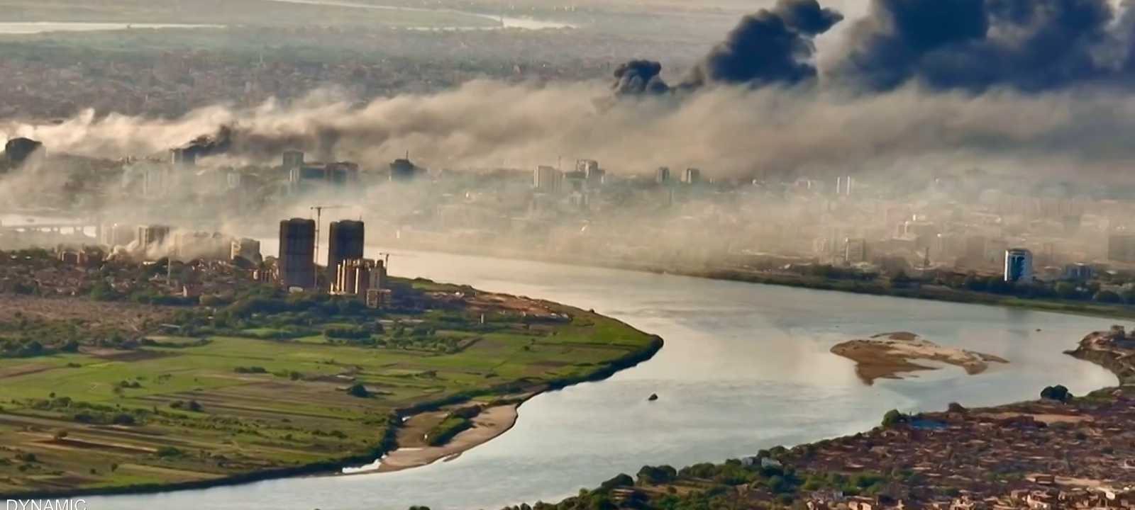 الدخان يتصاعد في سماء الخرطوم