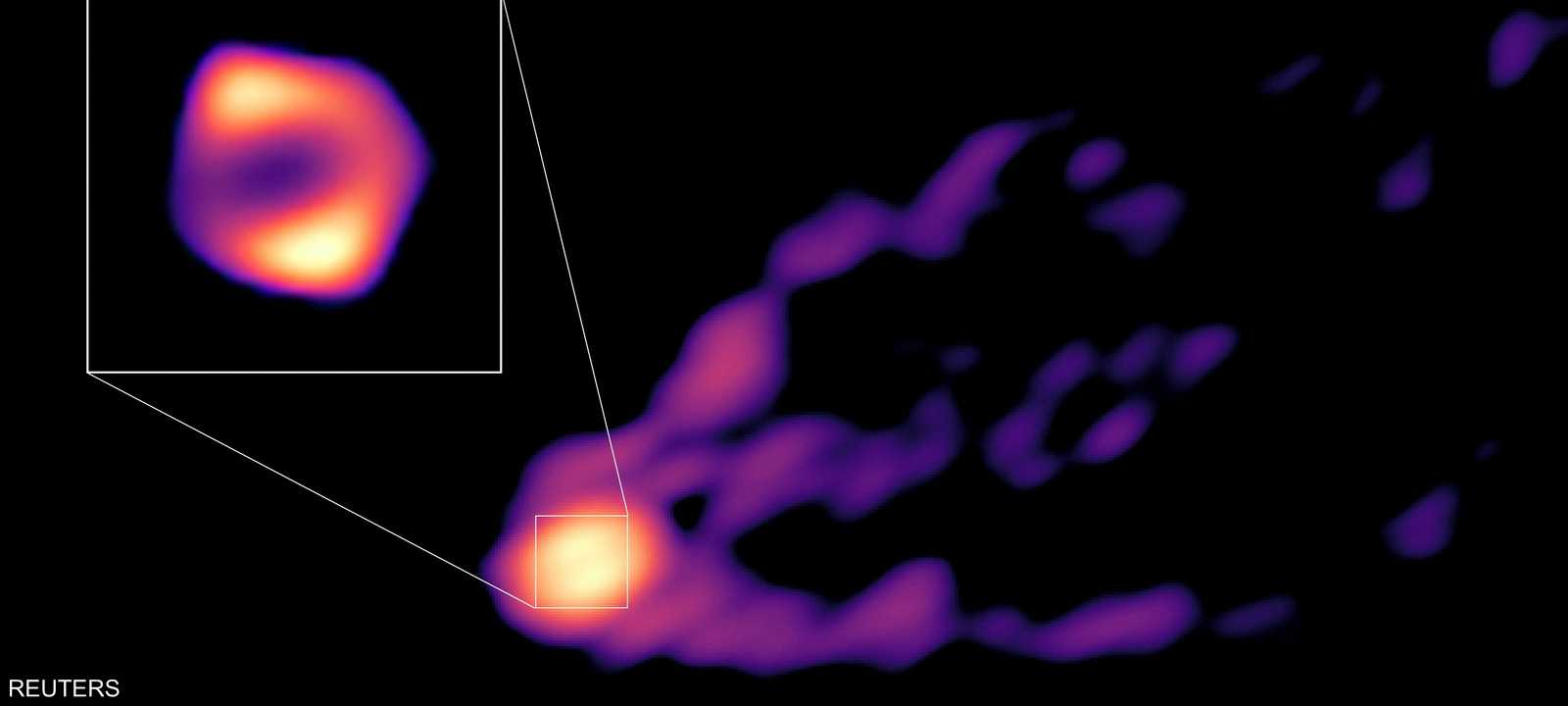الصورة تظهر تدفق وظل الثقب الأسود في مركز مجرته معا لأول مرة
