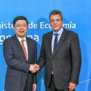 وزير الاقتصاد الأرجنتيني والسفير الصيني
