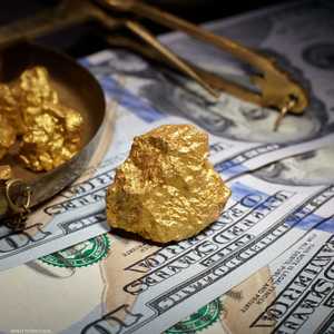 ماذا يقول الذهب القوي عن ضعف الدولار؟