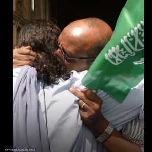 حوار دافئ دار بين المراسلة وخالها بعد اللقاء المفاجئ