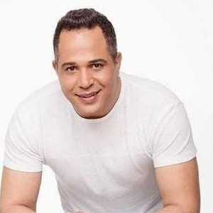 الفنان المصري مصطفى درويش