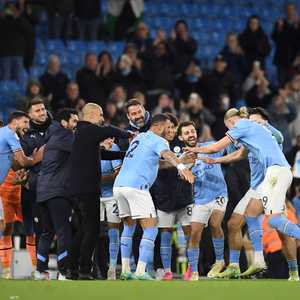 هالاند يدخل الممر الشرفي بعد تسجيل هدف الخامس والثلاثين