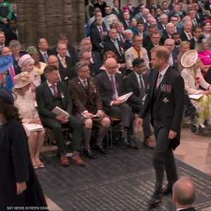 هاري حضر من دون زوجته وطفليه