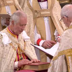 الملك تشارلز يؤدي القسم