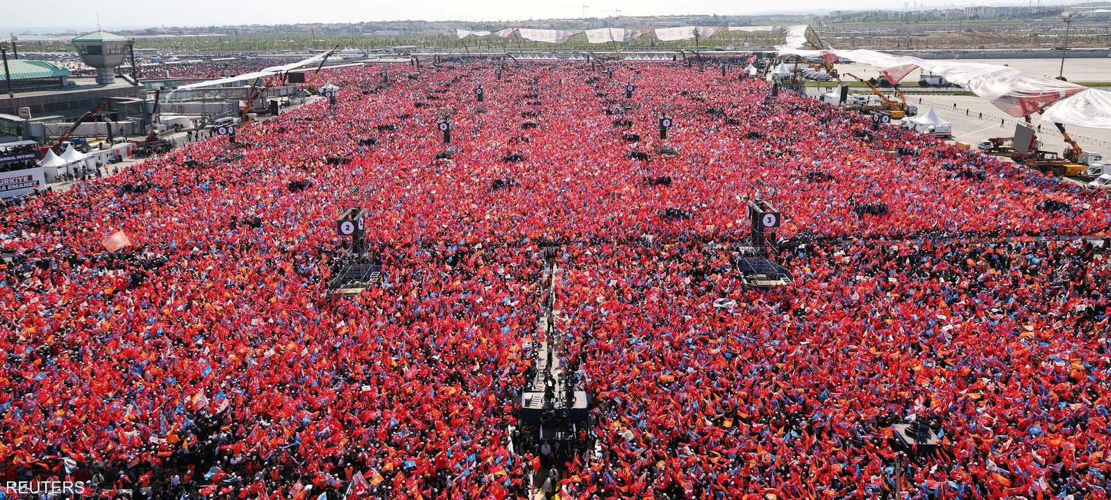 أنصار أردوغان خلال تجمع انتخابي