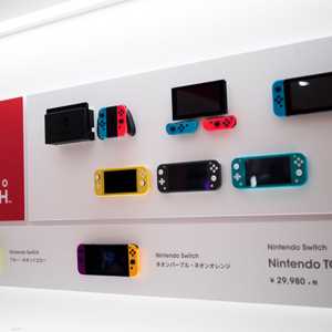 أجهزة تحكم "سويتش" في متجر شركة الألعاب "نينتندو"