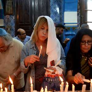 أرشيفية.. حجاج يهود في كنيس بجربة