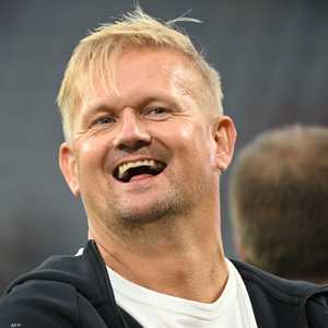 والد هالاند أثار الجدل في ملعب سانتياغو بيرنابيو