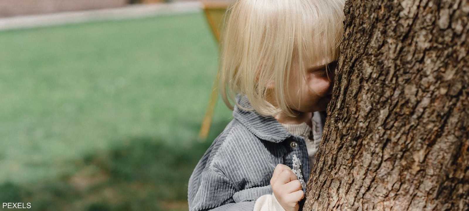 الفتاة كانت تلعب "الغميضة"