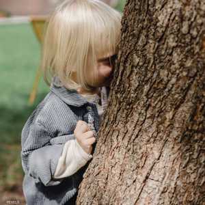 الفتاة كانت تلعب "الغميضة"