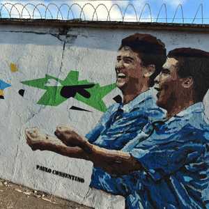 روماريو وبيبيتو.. الأسطورتان في مواجهة سياسية