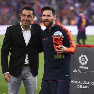 تشافي وميسي تزاملا في برشلونة لاعبيْن