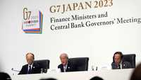 مؤتمر صحفي لوزير المالية الياباني ومحافظ المركزي الياباني