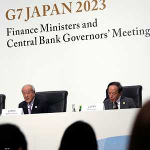 مؤتمر صحفي لوزير المالية الياباني ومحافظ المركزي الياباني