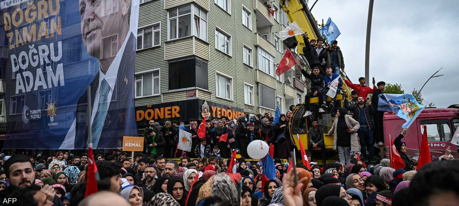 أنصار أردوغان يحتشدون في تجمع انتخابي بأسطنبول
