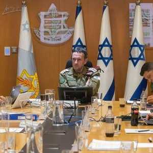 هرتسي هاليفي خلال قيادة اجتماع بشأن العملية ضد الجهاد.