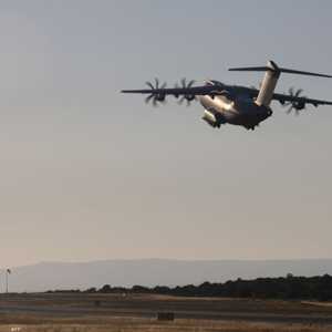 استثناء رحلات المساعدات الإنسانية ورحلات الإجلاء