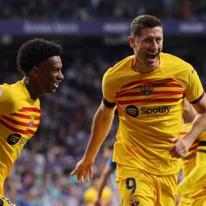 روبرت ليفاندوفسكي سجل ثنائية