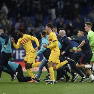 لحظة هروب نجوم برشلونة