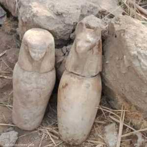 أوان وأغطية اكتشفت حسب إعلان اللجنة الإثنين