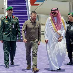 زيلينسكي يصل جدة لحضور القمة العربية