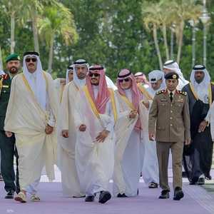 لحظة وصول أمير قطر إلى جدة للمشاركة في القمة العربية 32