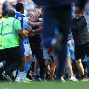 هالاند وسط حشود المشجعين