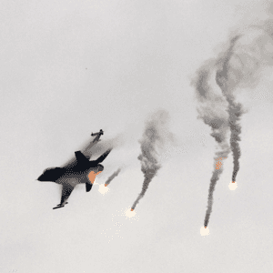 بايدن تعهد بتسليح أوكرانيا بمقاتلات إف 16 (أرشيفية)