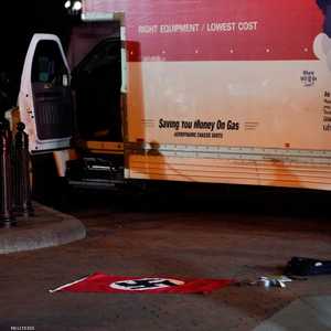 شاحنة تصطدم بحواجز أمنية قرب البيت الأبيض