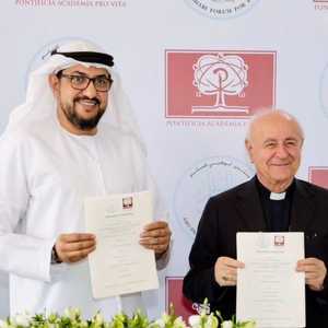 من توقيع المذكرة بين منتدى أبوظبي والأكاديمية البابوية