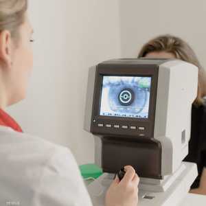 لجراحات تغيير لون العيون مضاعفات عديدة.. أرشيفية