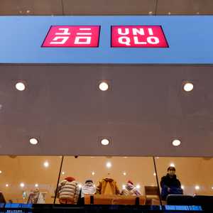 "يونيكلو" اليابانية تعتزم التخارج من روسيا