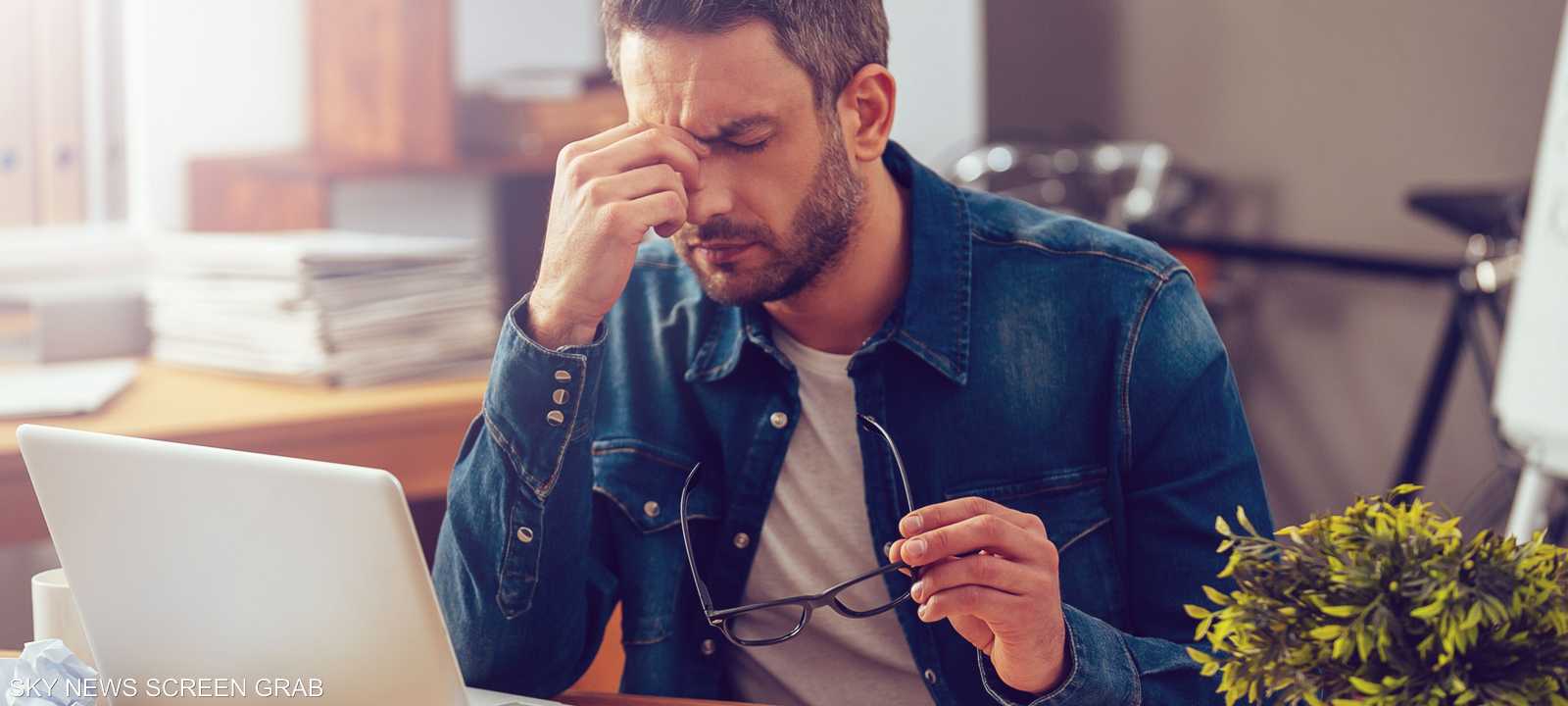 استطلاع: ربع الموظفين يرفضون الإجازات المرضية.. فما السبب؟