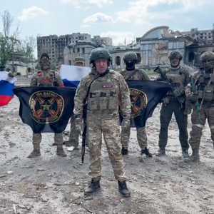 يفغيني بريغوجين وعناصر فاغنر في باخموت الأوكرانية