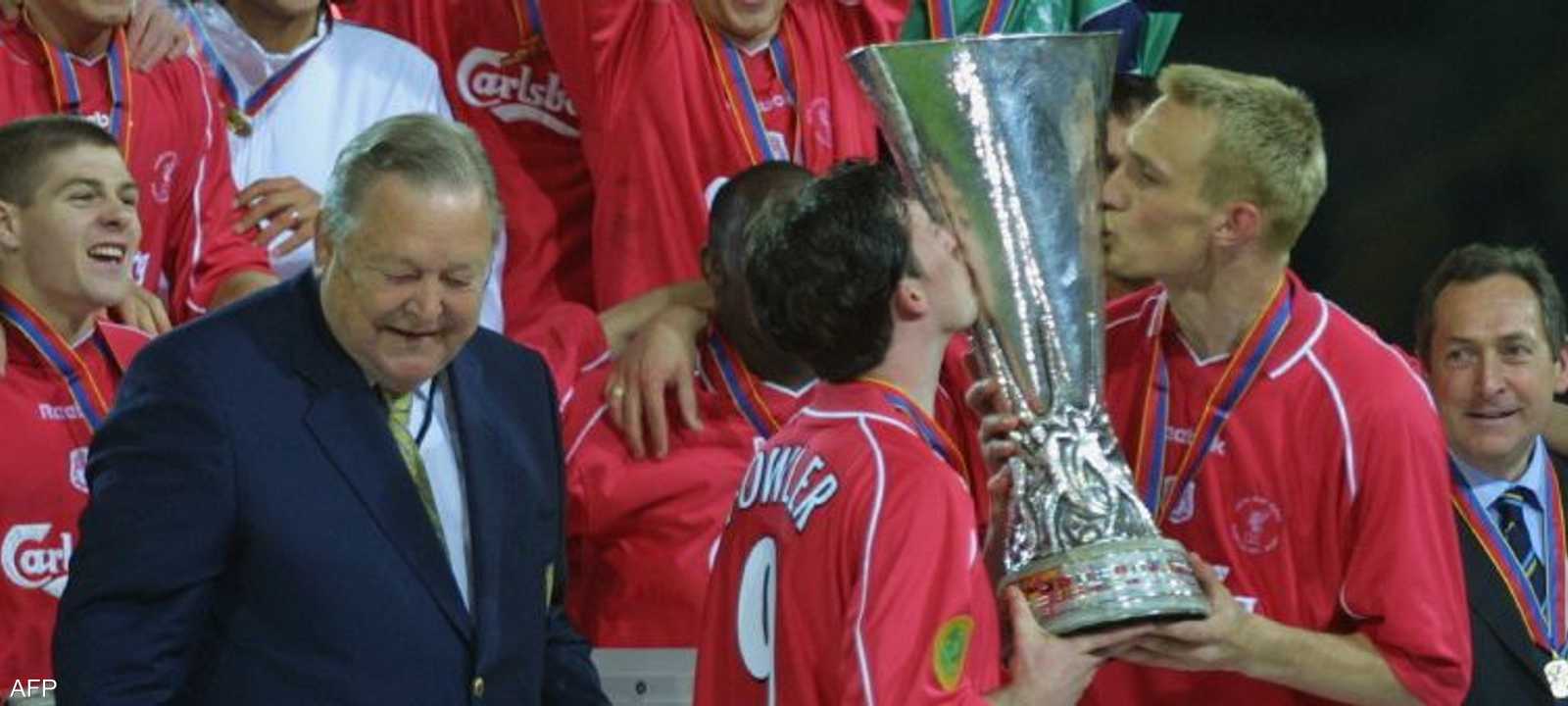 ليفربول حقق يوروبا ليغ بمسماها القديم في 2001