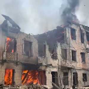 آثار القصف المروع في دنيبرو