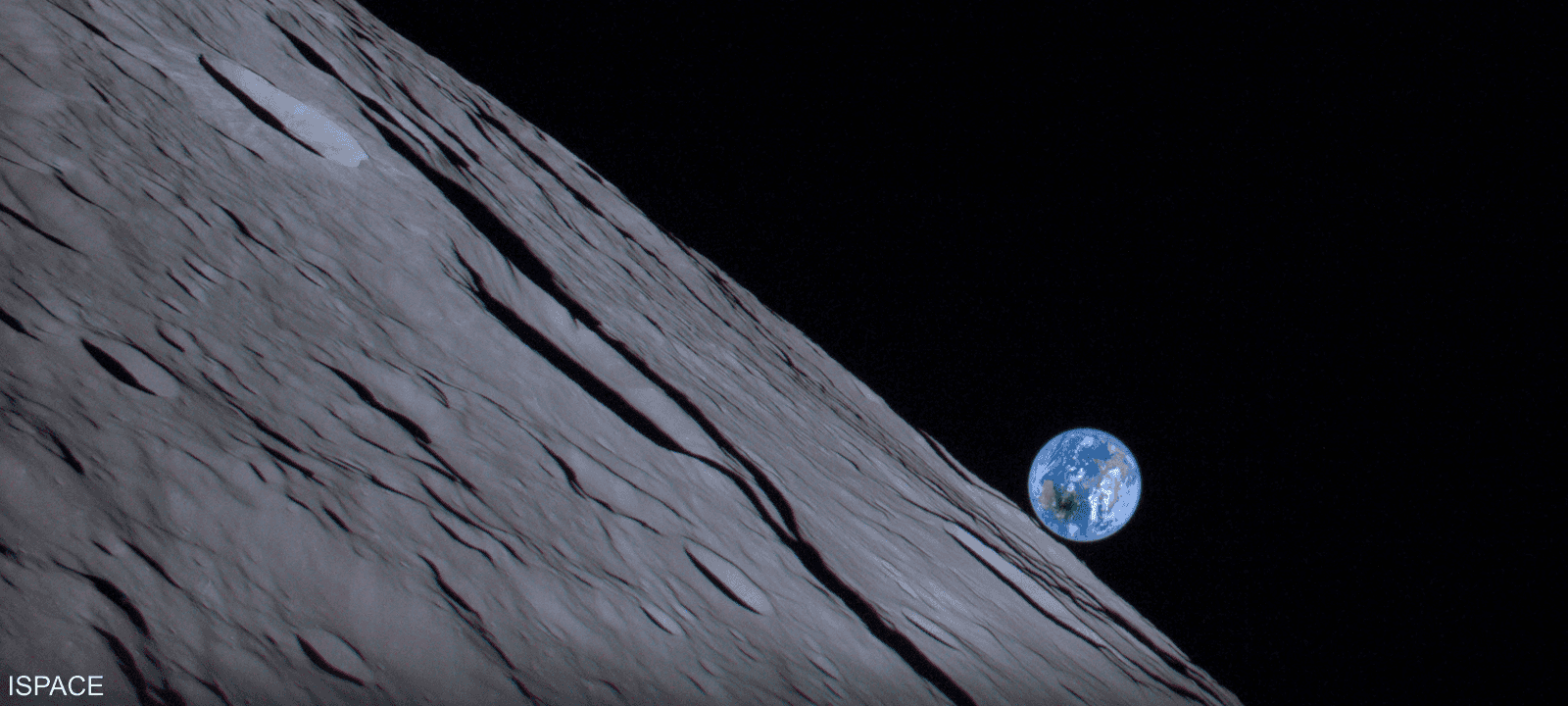 تم تغيير مسار هبوط المركبة الفضائية لحفرة في القمر