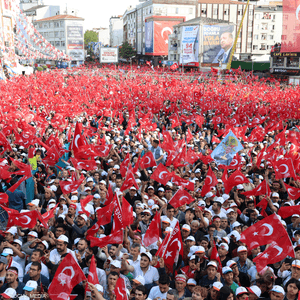 أردوغان وكليجدار أوغلو يحشدان أنصارهما قبل موقعة الحسم