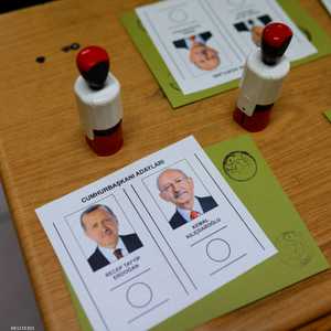 يواصل الأتراك الإدلاء بأصواتهم في جولة الإعادة