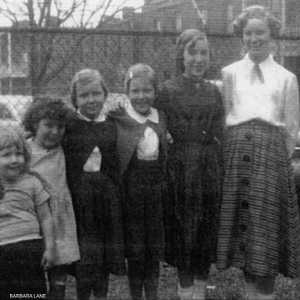 صورة للشقيقات قبل الانفصال