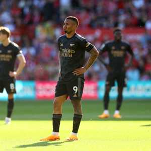 أرسنال فرط في عدد كبير من النقاط في أواخر السباق