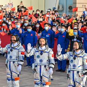 ثلاثة رواد فضاء من الصين