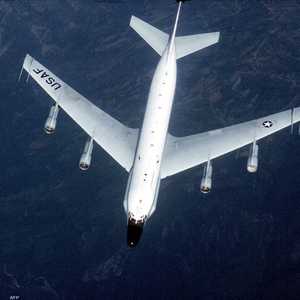 الطائرة الأميركية كانت من طراز "آر سي 135"