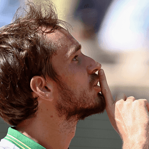 ميدفيديف بعد الخسارة: لا أحب أكل الرمال!