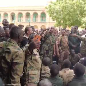 الجيش السوداني يعلق مشاركته في مفاوضات جدة