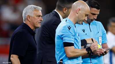 "اليويفا" يتهم مورينيو بإهانة حكم نهائي الدوري الأوروبي