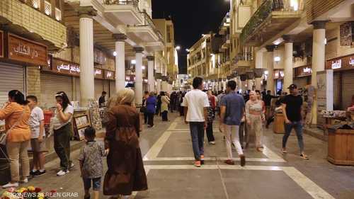 شارع المتنبي في بغداد أصبح مقصد العائلات مساء بعد تطويره