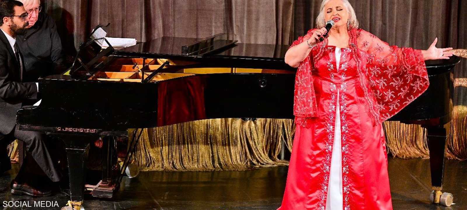 السوبرانو المصرية نيفين علوبة